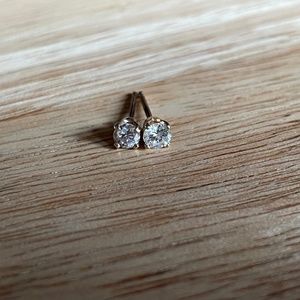 Approximately .25 carat diamond/gold stud earrings